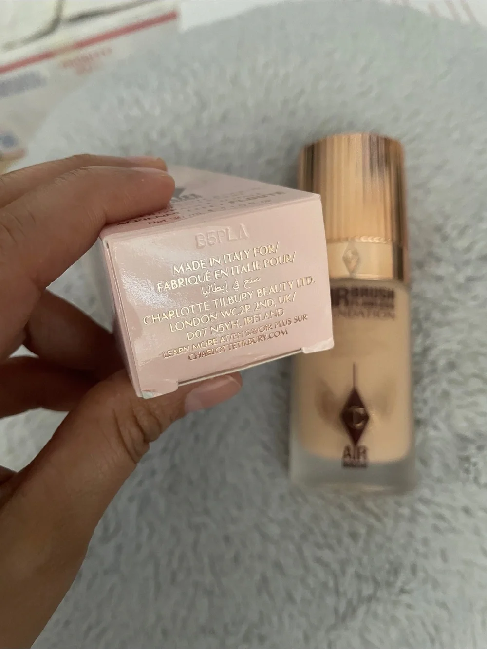 Charlotte Tilbury Airbrush Flawless Foundation – Beige/Gold Packaging